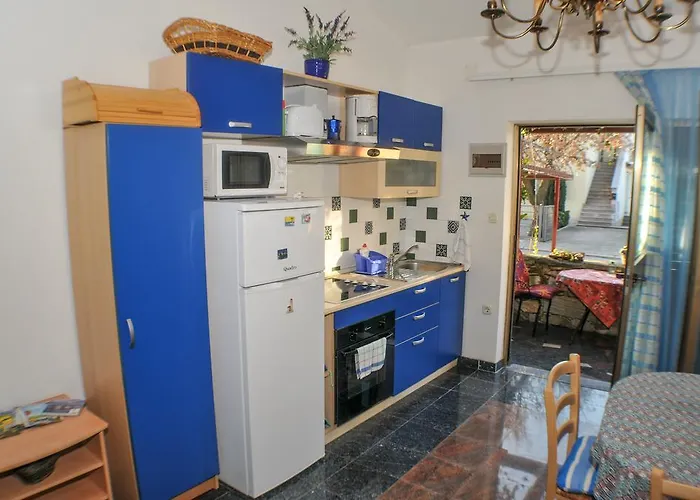 Finida アパート ポレッチ