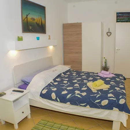 福尼达公寓 波雷奇